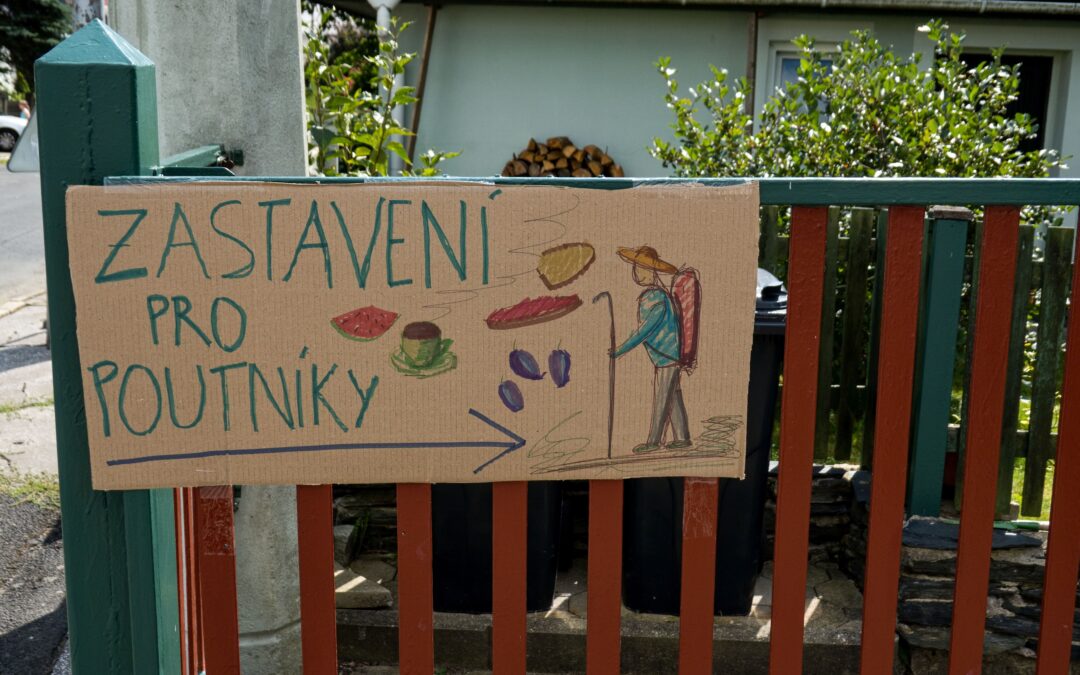 Pozvánka na přednášku o pouti a brigádu v Travné